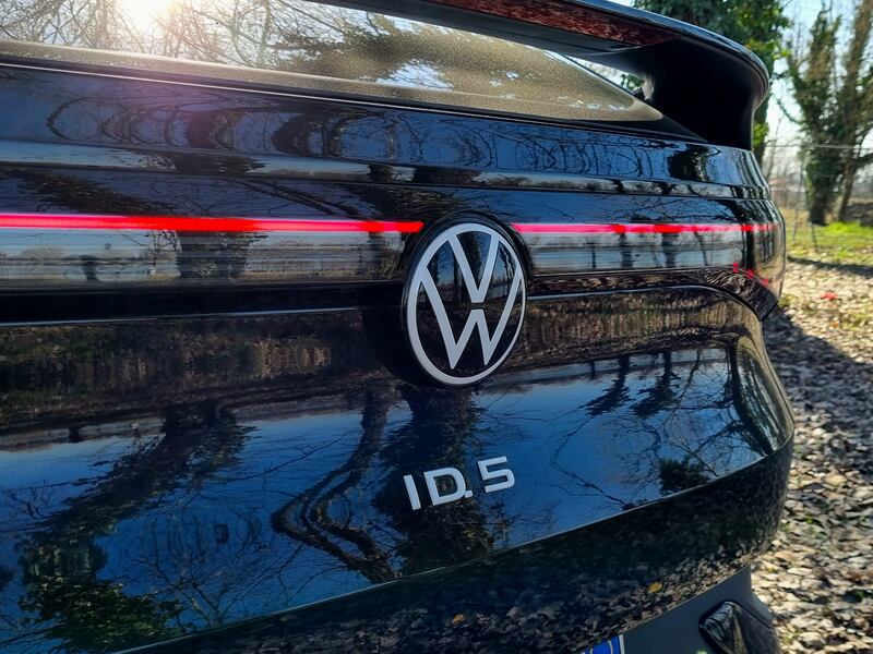 Volkswagen ID.5, guarda le foto del crossover coupè elettrico 5