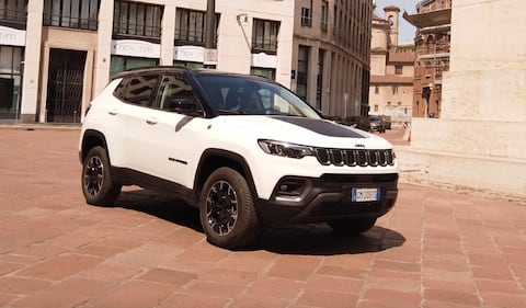 Jeep Compass 4XE, guarda tutte le foto della nostra prova 16
