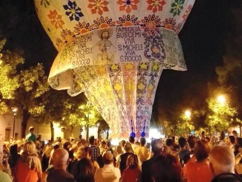 Bari, polemiche sulla mongolfiera per il santo patrono: "Commissionata da famiglia criminale"