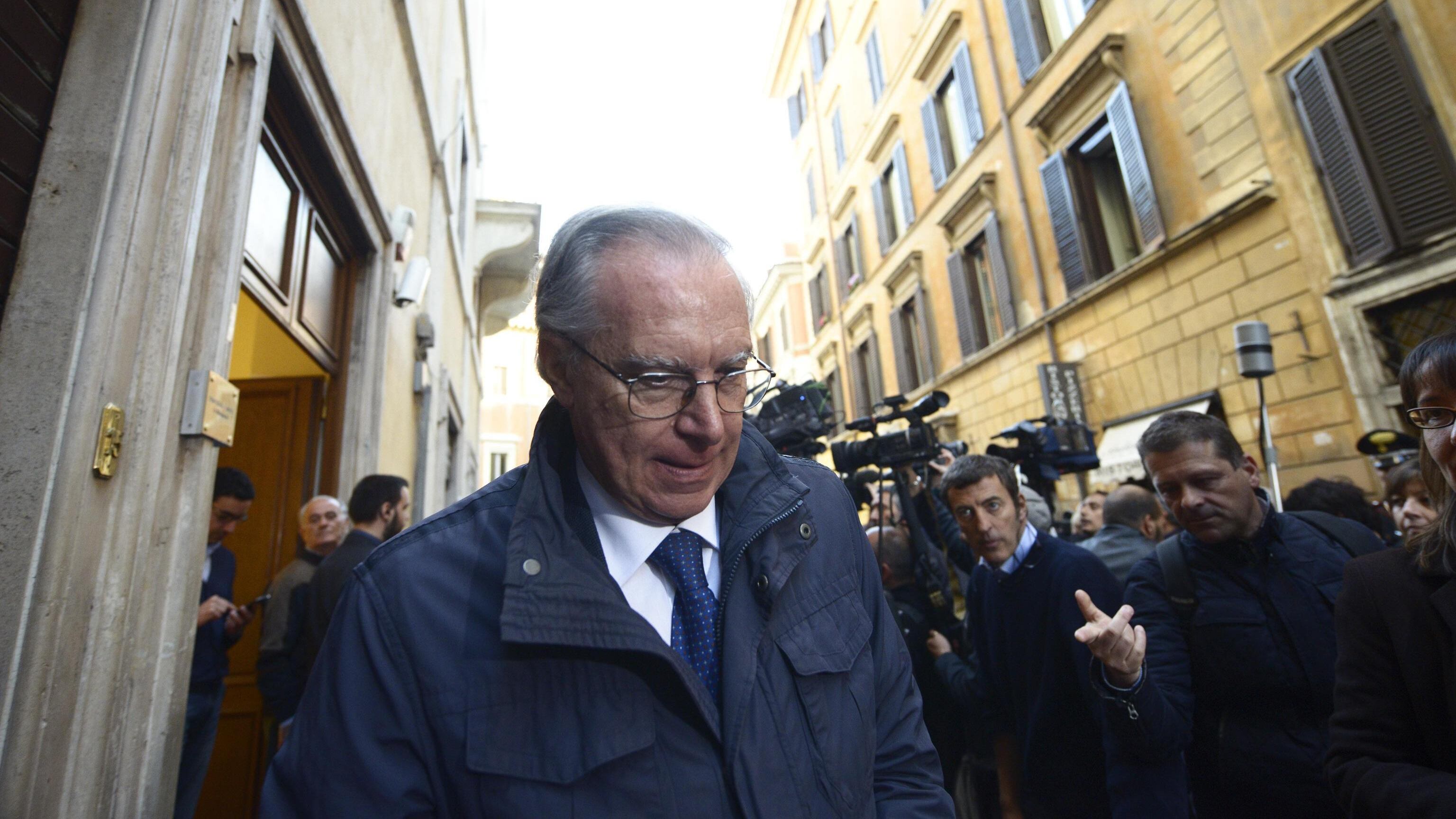 Il Pd in prognosi riservata rinvia direzione e congresso