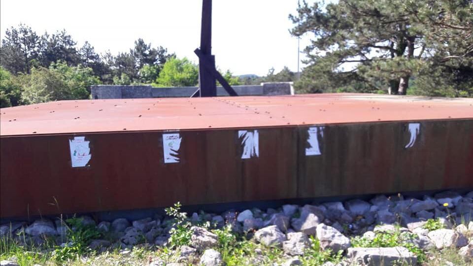 "Italia di m...". La vergogna che umilia i nostri morti