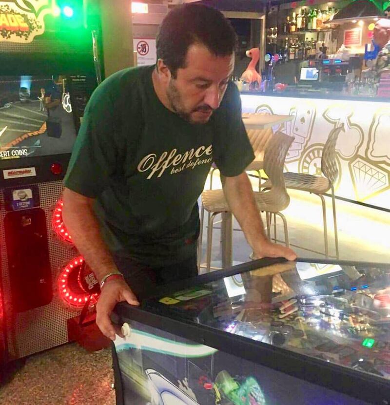 Salvini in vacanza a Milano Marittima, tra spiaggia, mare e discoteca 4