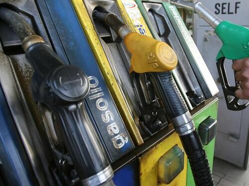 Quella tassa "nascosta" su benzina ed e-fattura