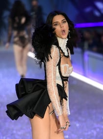 Kendall Jenner sulle passerelle di Victoria's Secret 4