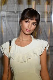 Emily Ratajkowski, sexy in accappatoio 26