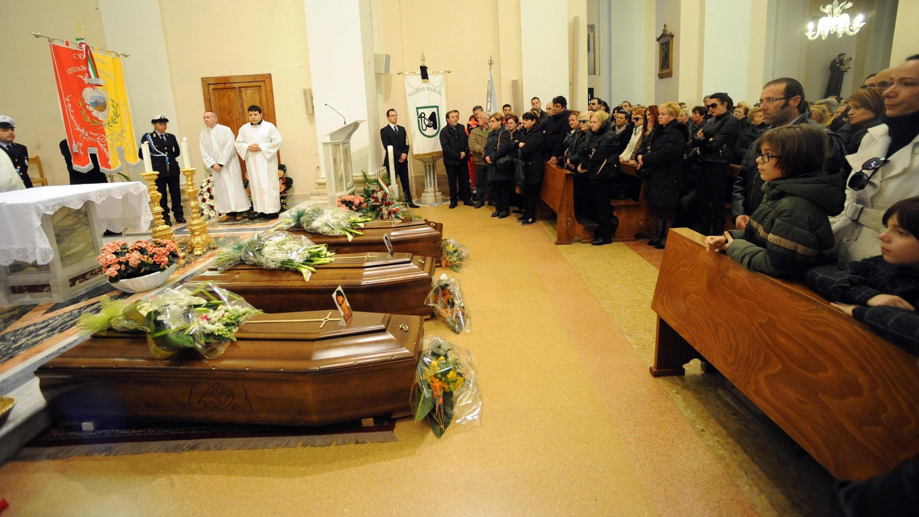 Così la Chiesa difende gli «aguzzini di Stato»