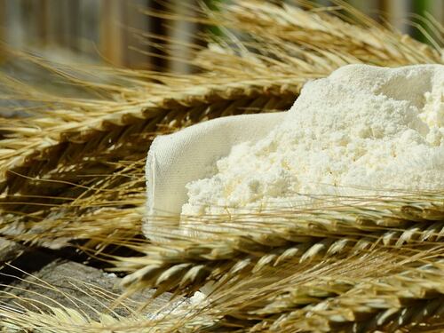 La "beffa" sulla farina: costa meno ma i rincari sono su pane e pasta