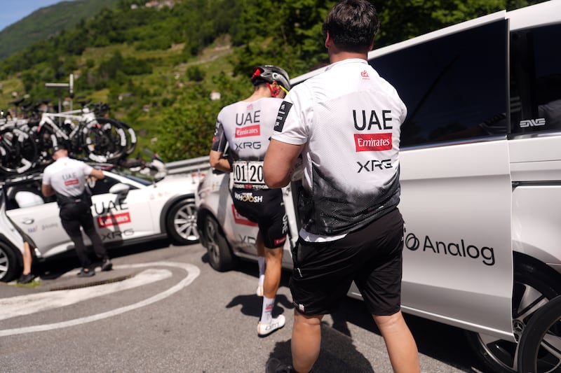 Giro 2025 tappa 18 Ayuso ritiro