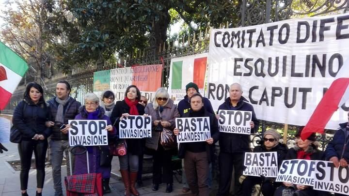 I romani contro il degrado del centro storico: "Prima i cinesi, ora i musulmani. Basta con l'invasione"
