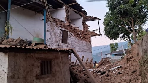 Gli edifici distrutti e le persone ferite dal terremoto in Nepal 7