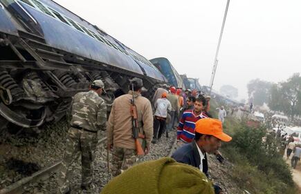 India un treno è deragliato in un grave incidente ferroviario 3