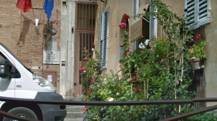 Siena, paura al centro d'accoglienza: iracheno accoltella gambiano