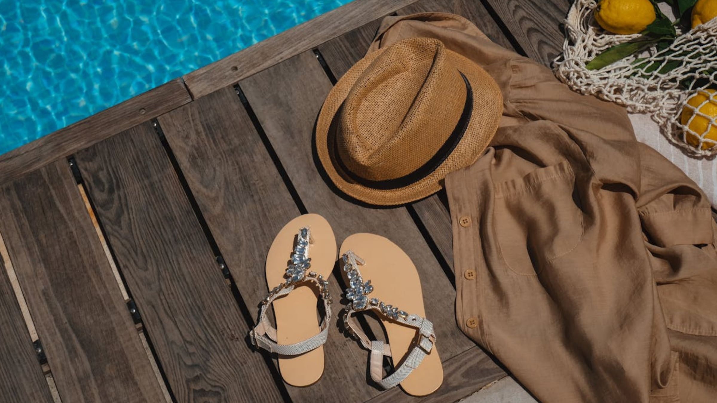 Look estivo con infradito: ecco come abbinarle in base a cosa scegli di indossare