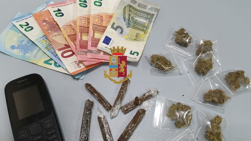 In sella allo scooter con la droga: presi due giovanissimi