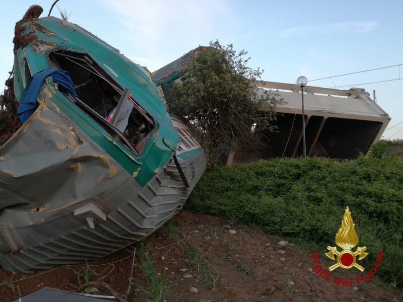 Treno contro un Tir nel Torinese