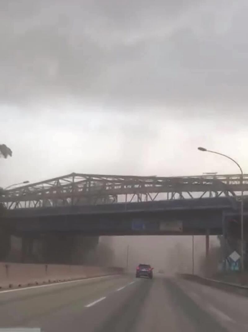 Taranto, tornado alza le polveri di minerale dell'acciaieria 5
