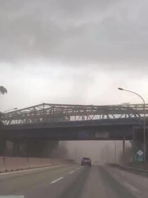 Taranto, tornado alza le polveri di minerale dell'acciaieria 5