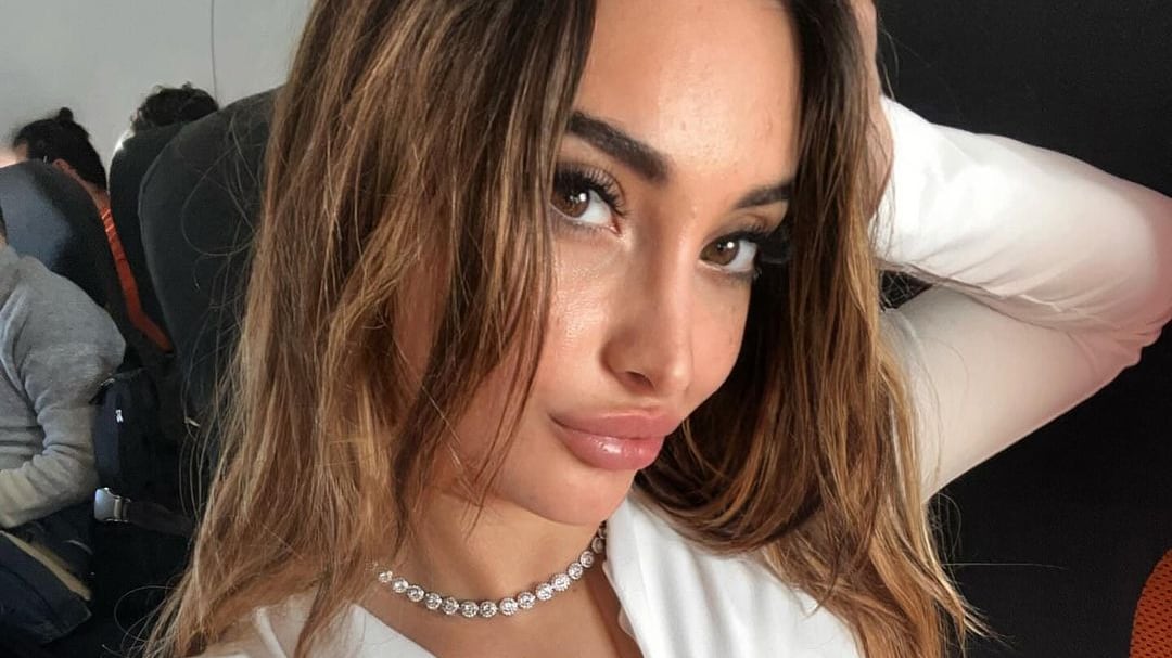 La pornostar Sara Diamante si pente e lascia il cinema hard: "Ambiente di solitudine e tristezza"