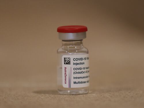 Le 'magie' dell'Unione europea. "Scompaiono" anche i vaccini