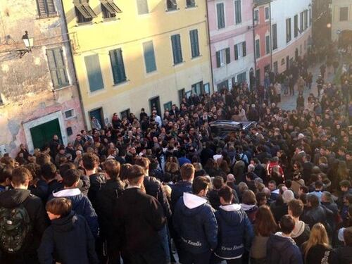 "Ragazzi, fumare canne non è normale"