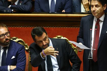 Crisi di governo, la gestualità di Matteo Salvini 9