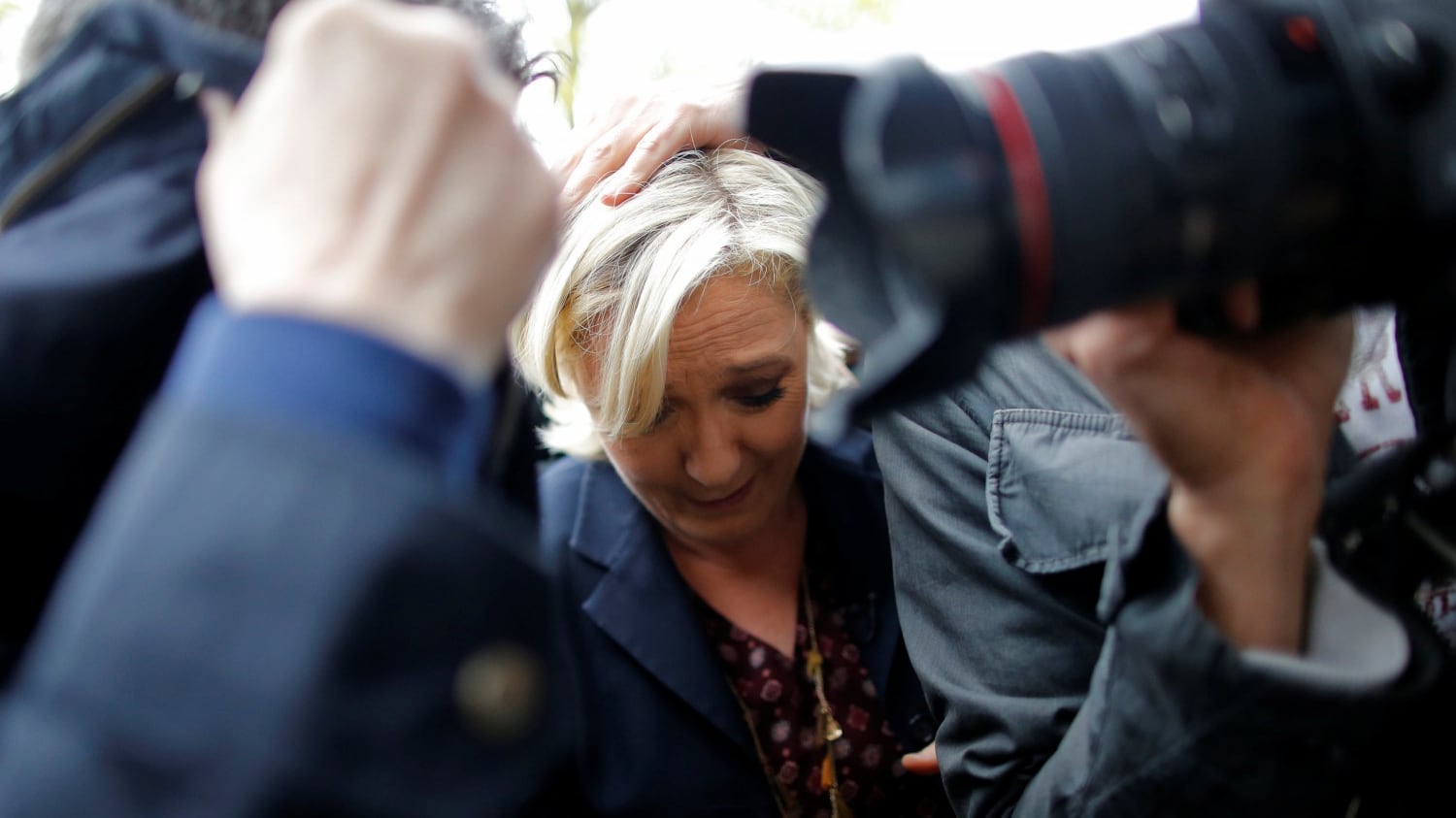 Le Pen, il Front e 8 piccoli indiani