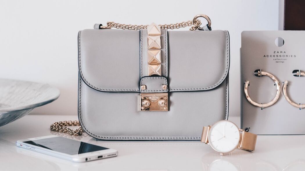 Avevano rubato una borsa di marca da 2.500 euro. Fermate tre nomadi