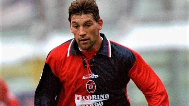 Il calcio, l'alcol, la dipendenza: addio all'ex giocatore Fabian O'Neill