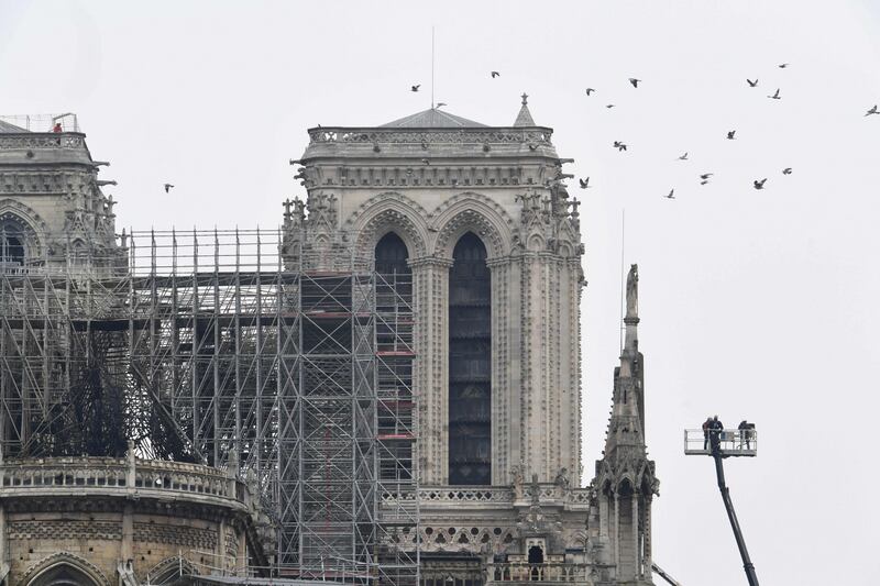 Notre Dame in fiamme: le foto del salvataggio 6