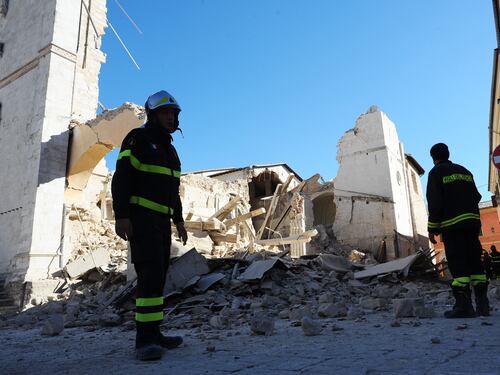 Terremoto, forte scossa 6.5 nel Centro Italia