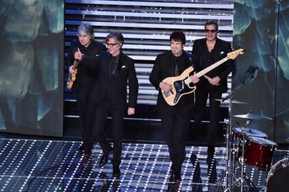 Sanremo 2016: gli abiti della prima serata 45