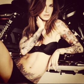 Jesse Lee, corpo da urlo e tatuaggi ovunque 3