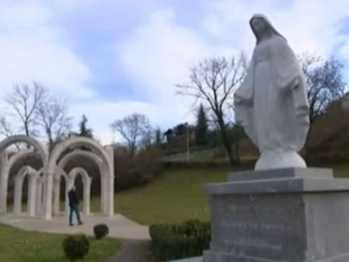 Francia, i giudici fanno rimuovere una statua della Madonna