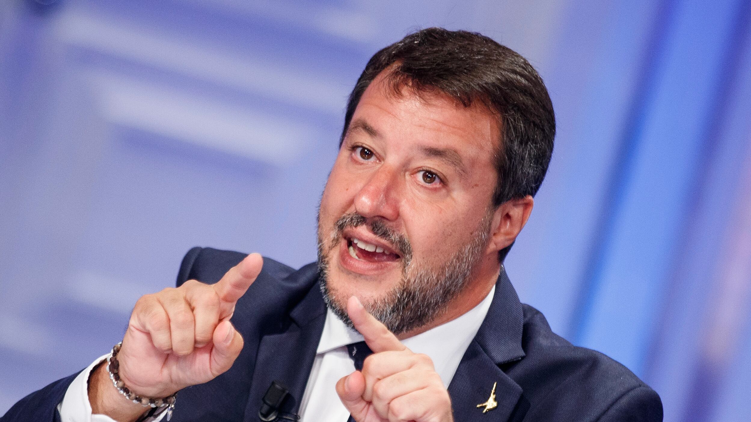 Salvini attacca: a caccia di gay e poi candidano i condannati