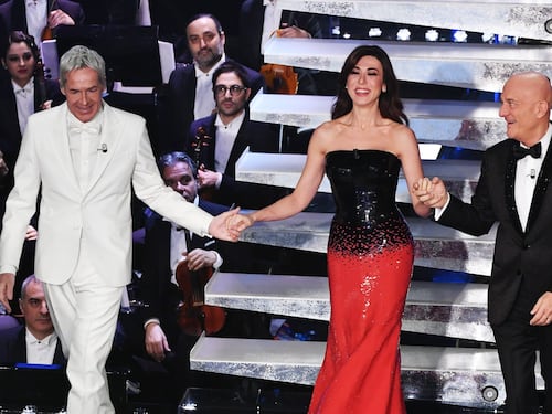 Sanremo, la conduzione a tre tra musica e imprevisti