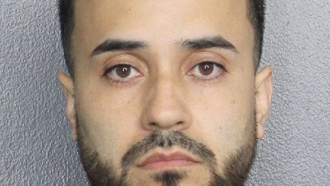 Ruba i Pokemon e scappa: il negoziante gli spara e lo uccide
