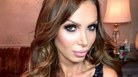 La pornostar Nikki Benz aggredita dal suo produttore: "Mi ha stuprata sul set"