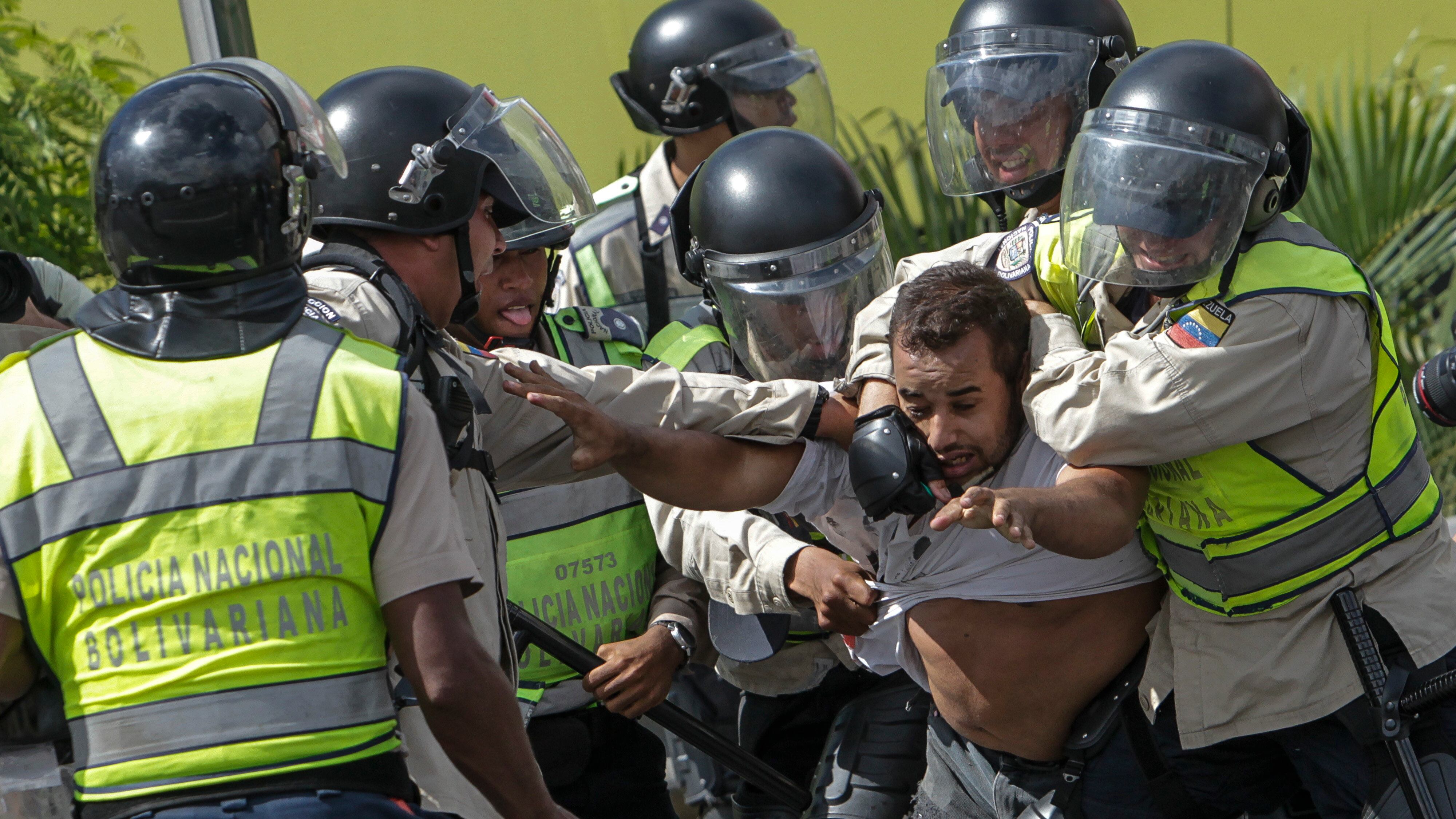 Venezuela alla dittatura. Dichiarati nulli gli atti del Parlamento