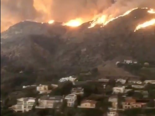 Un enorme incendio sta distruggendo la California delle star