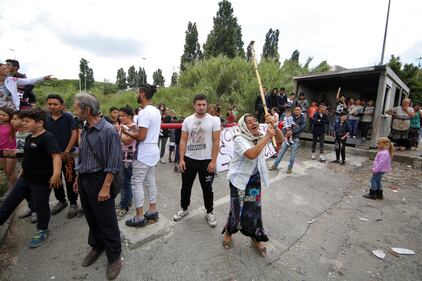 Striscione al campo nomadi: "Non vogliamo Salvini" 16