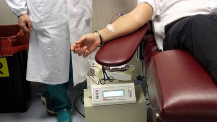 "Sei gay? Non doni il sangue". Bufera all'ospedale di Galatina