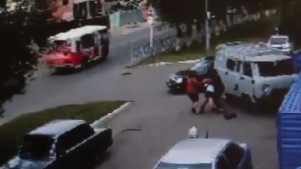 Russia, 16enne rapita in strada per forzarla al matrimonio con uno dei rapitori