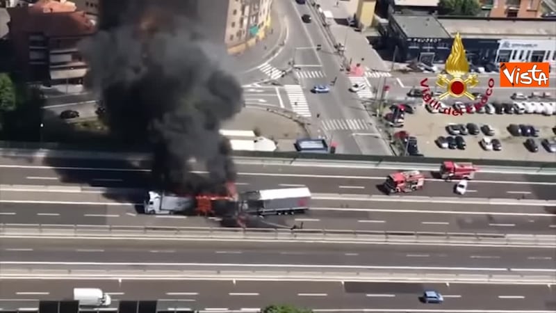 Inferno sulla A14: le foto dall'elicottero 8
