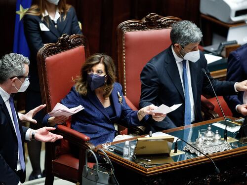 Un altro giro a vuoto: Mattarella e Crosetto i più votati dall'aula. E si affaccia Casini come nome forte