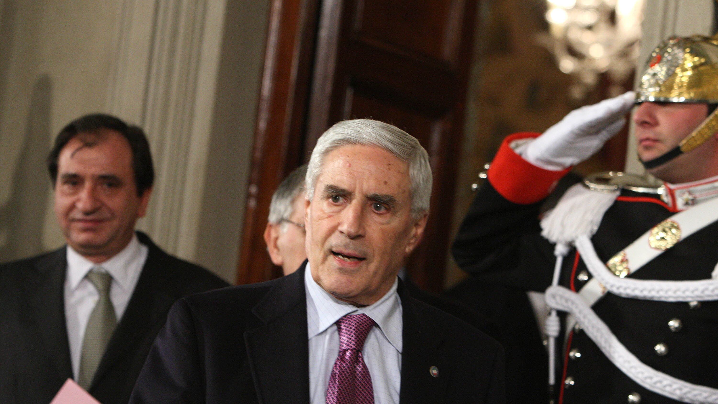 Quirinale, accordo Pdl-Pd per Marini presidente. Scoppia l'ira di Renzi