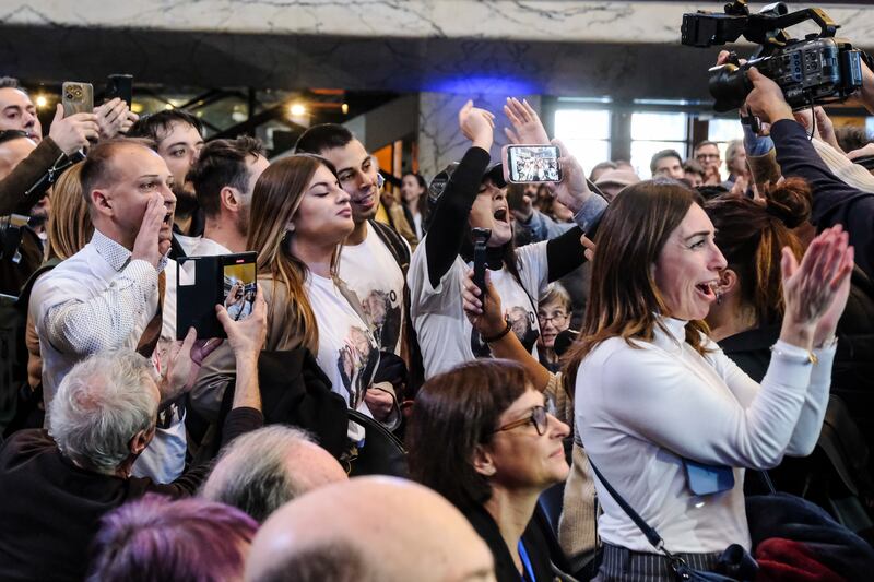La contestazione dei ribelli contro Conte all'assemblea del M5S 2