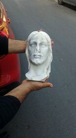 Degrado a Ventimiglia: tra i rifiuti dei clandestini anche una statua di Gesù 3