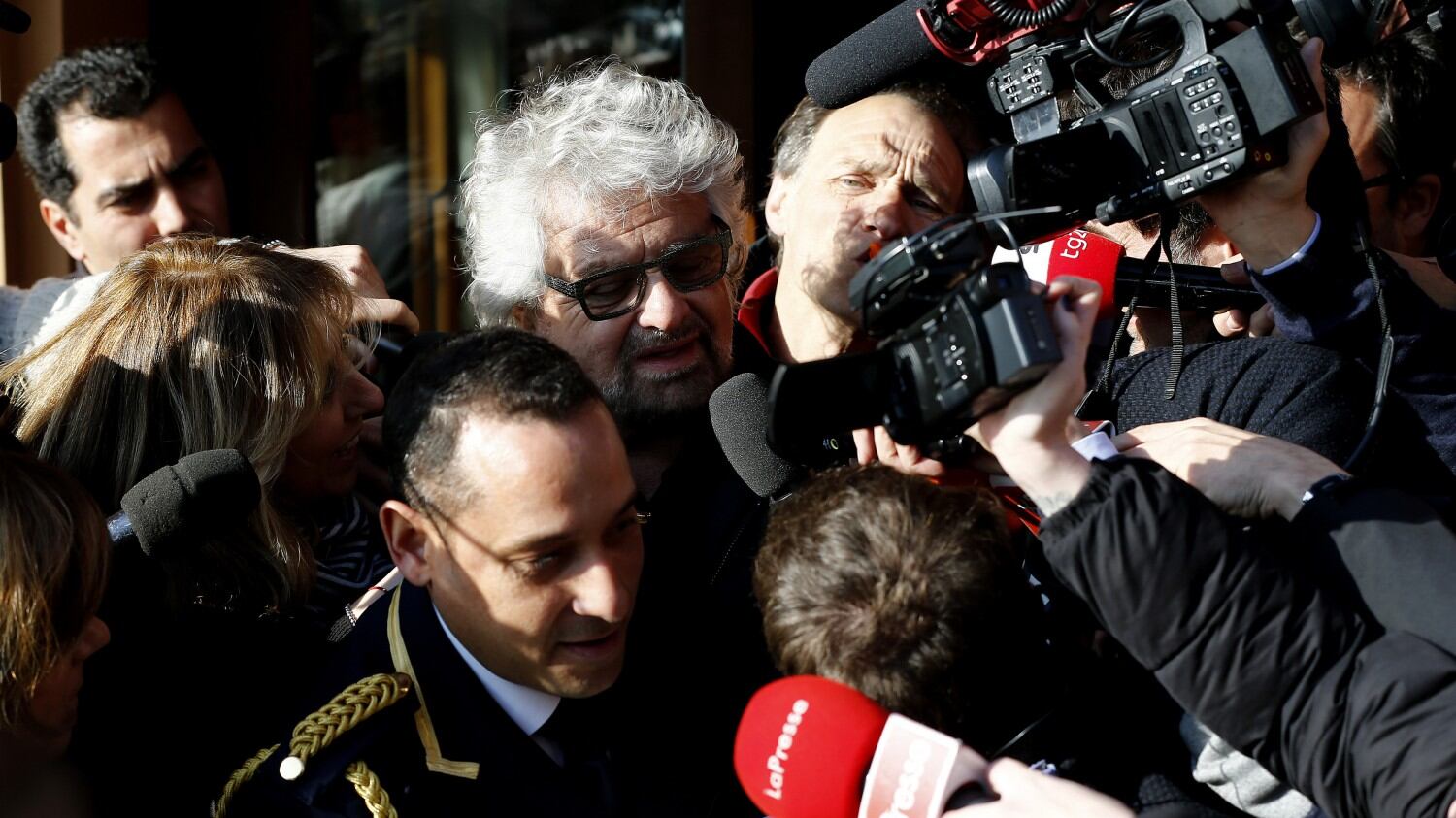 I No Vax contro Grillo: "Venduto a Big Pharma"
