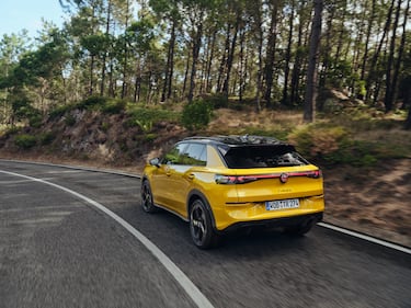 Nuova Volkswagen T-Roc, primo contatto: guarda la gallery 4