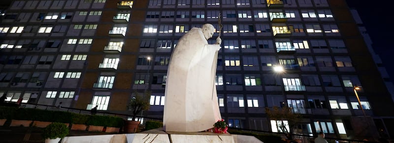 L’adenocarcinoma, l’intervento, la convalescenza: come sta Papa Leone